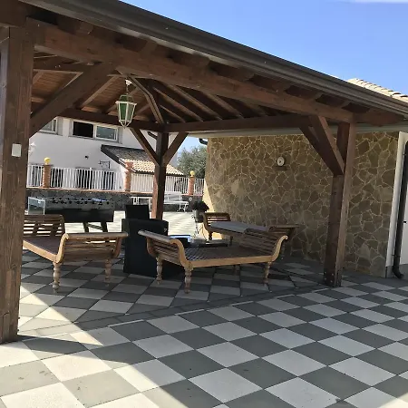 Alloggio per agriturismo Borgo San Biagio *